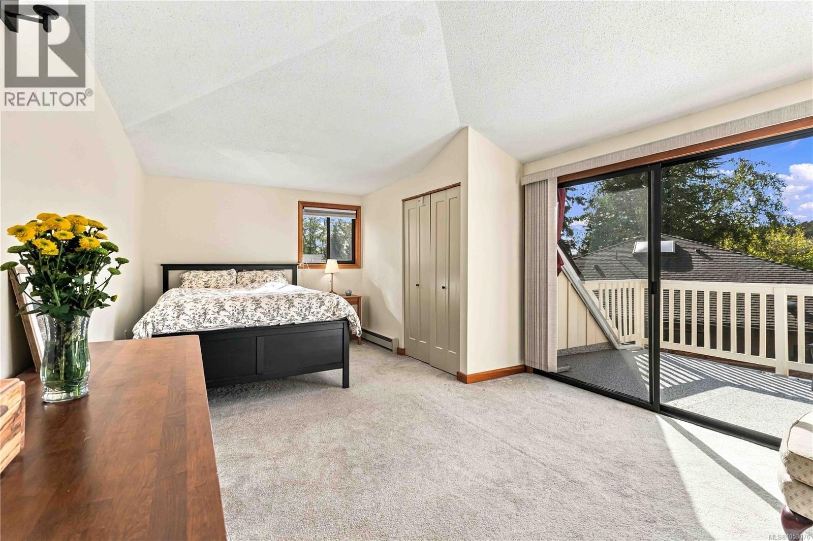  3818 Beachview Place, Saanich
