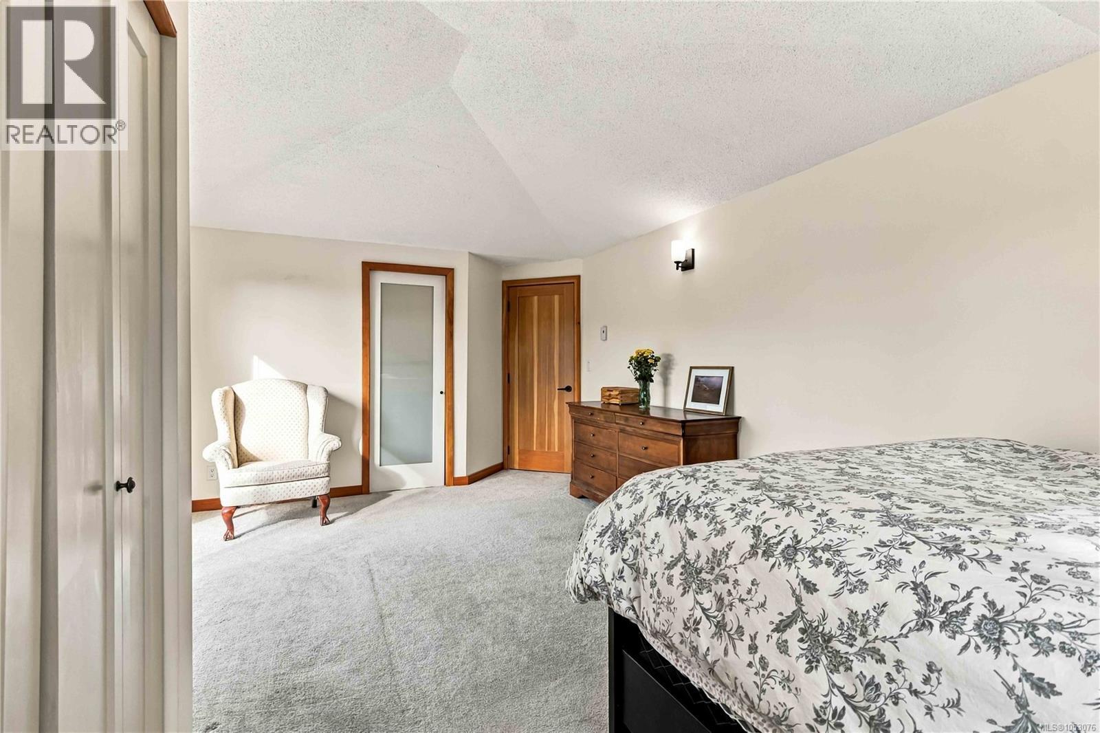  3818 Beachview Place, Saanich