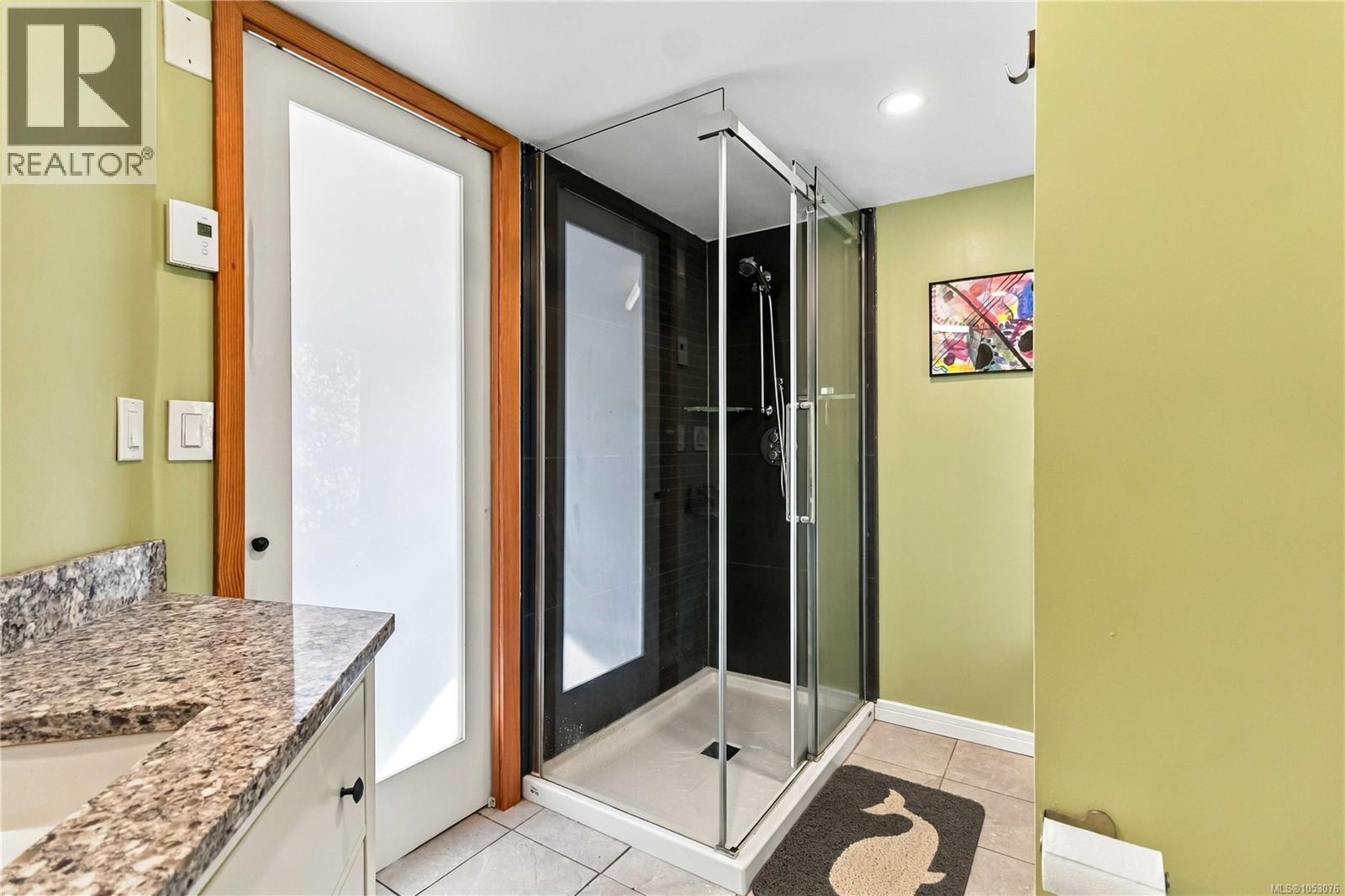  3818 Beachview Place, Saanich