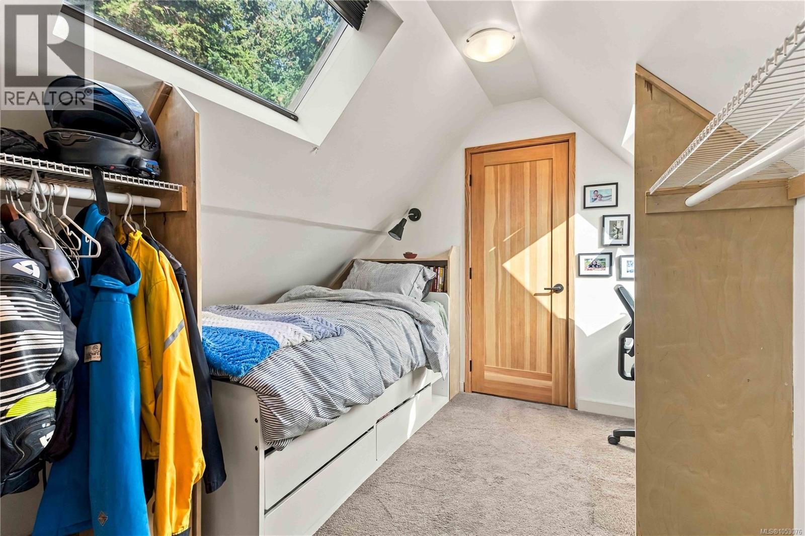  3818 Beachview Place, Saanich
