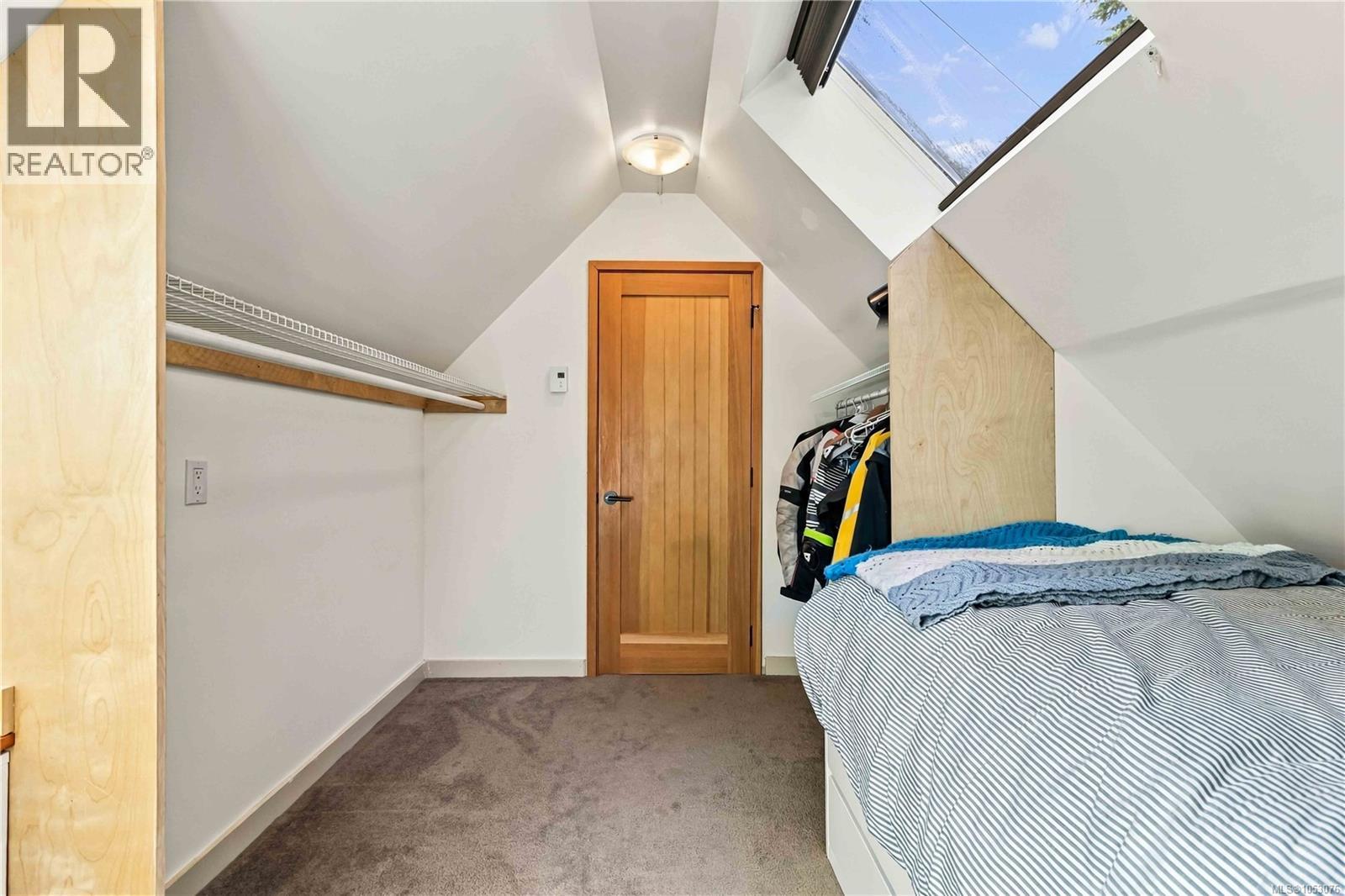  3818 Beachview Place, Saanich