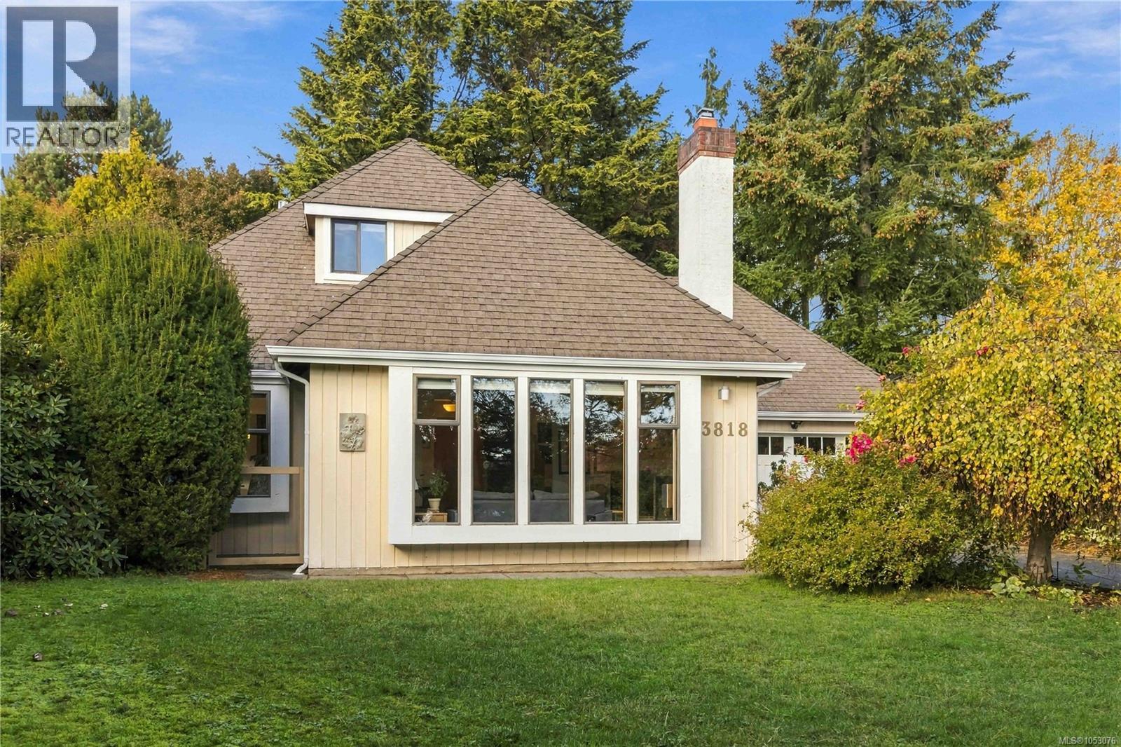  3818 Beachview Place, Saanich