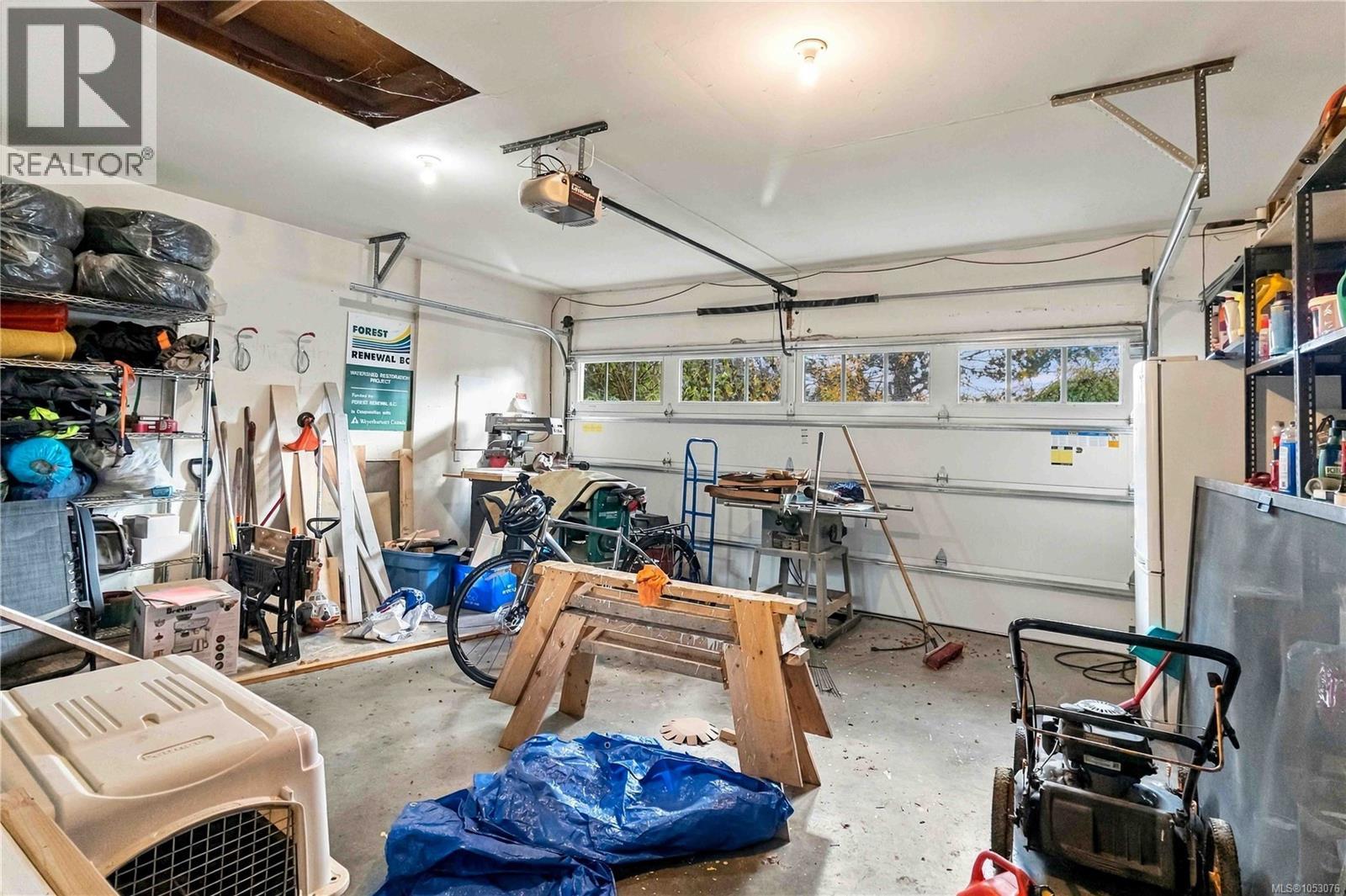  3818 Beachview Place, Saanich