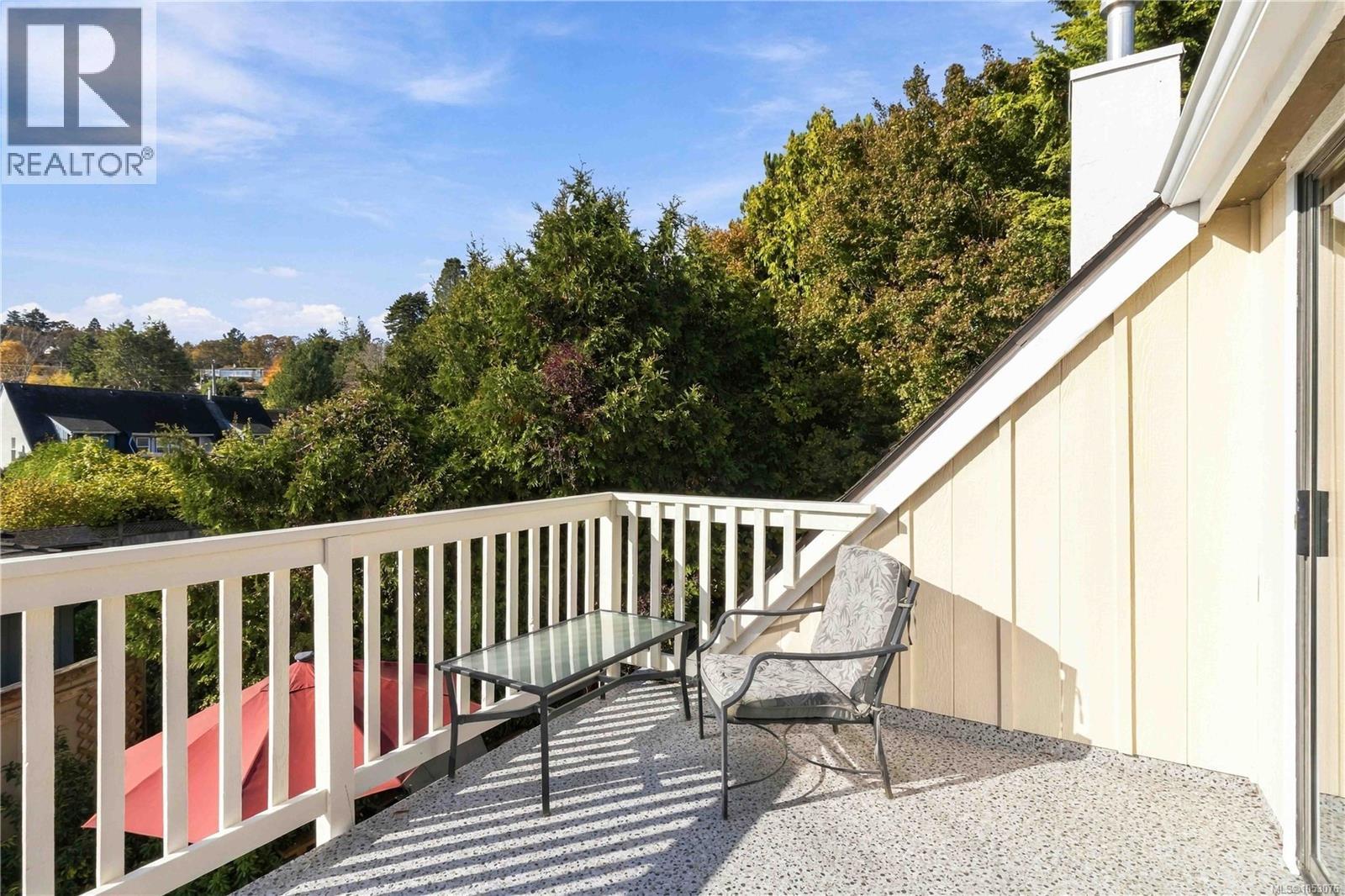  3818 Beachview Place, Saanich