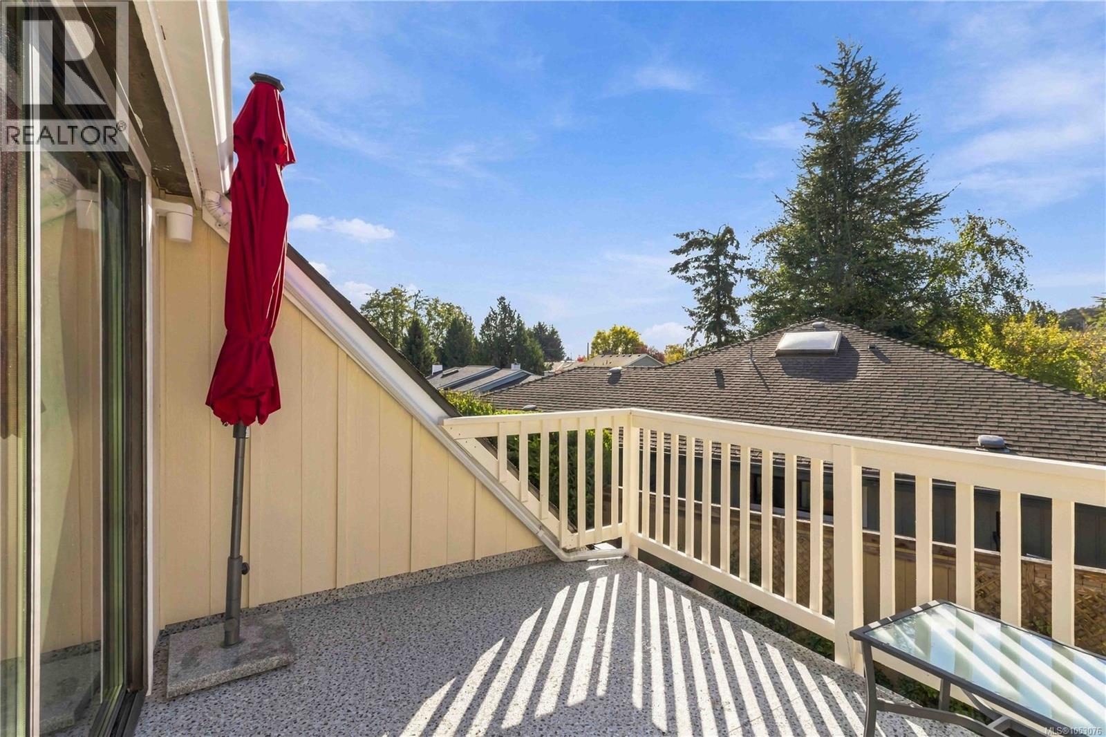  3818 Beachview Place, Saanich