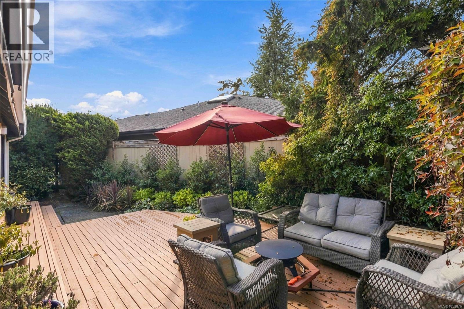  3818 Beachview Place, Saanich