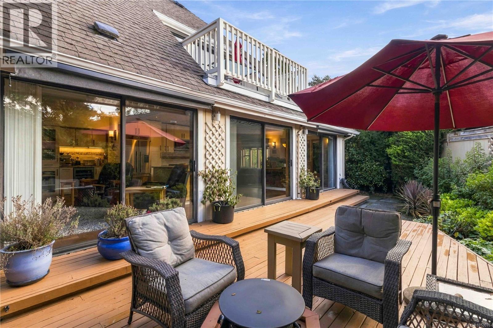  3818 Beachview Place, Saanich