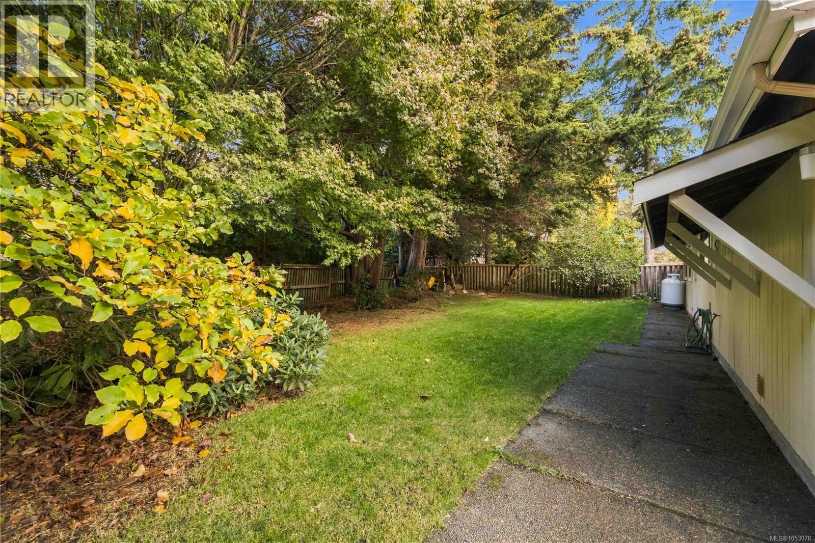  3818 Beachview Place, Saanich