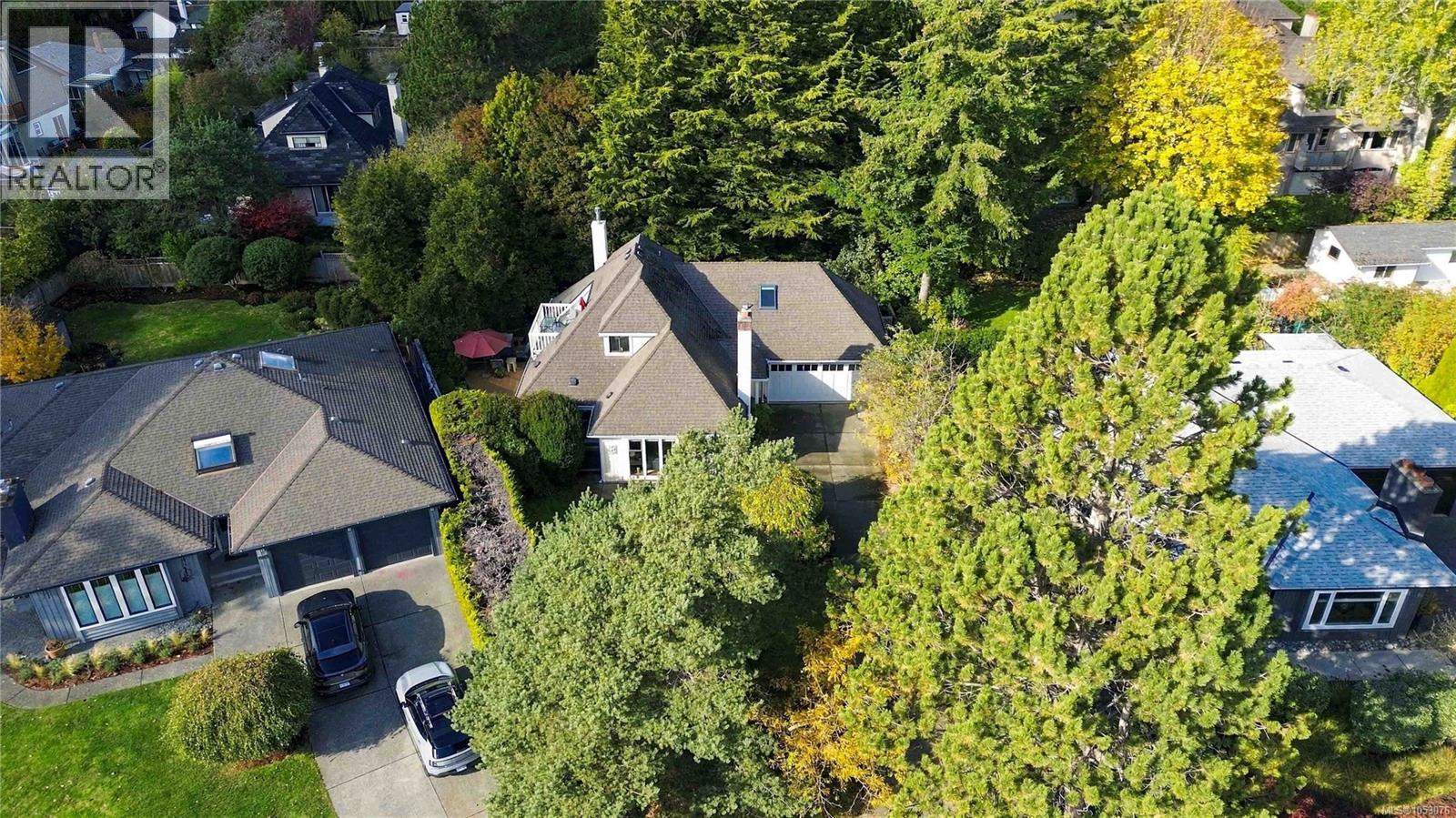  3818 Beachview Place, Saanich