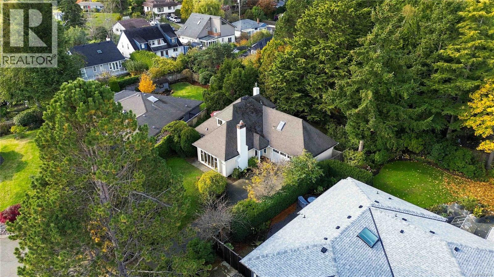  3818 Beachview Place, Saanich