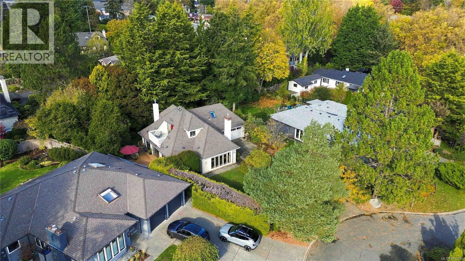  3818 Beachview Place, Saanich