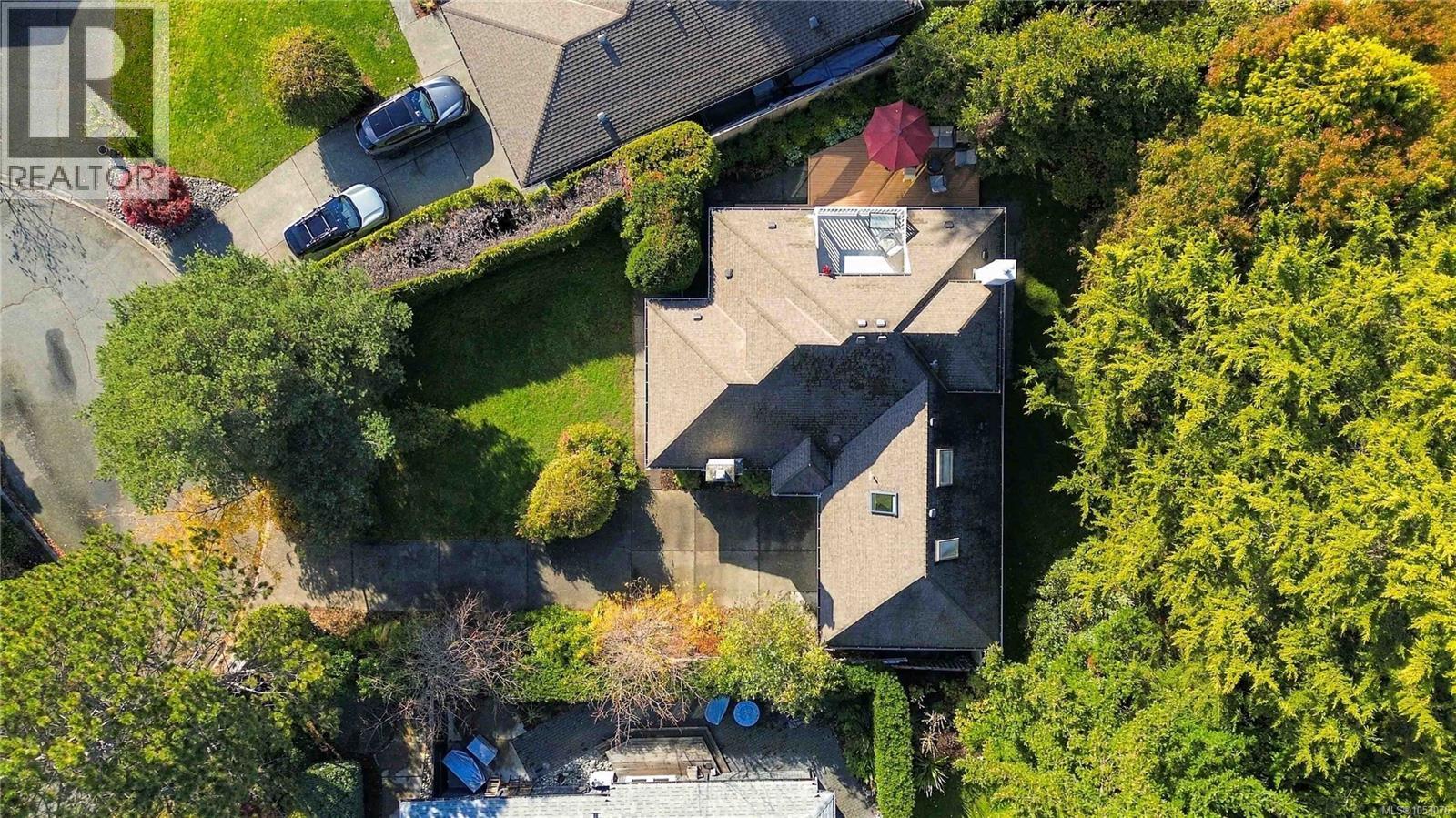  3818 Beachview Place, Saanich