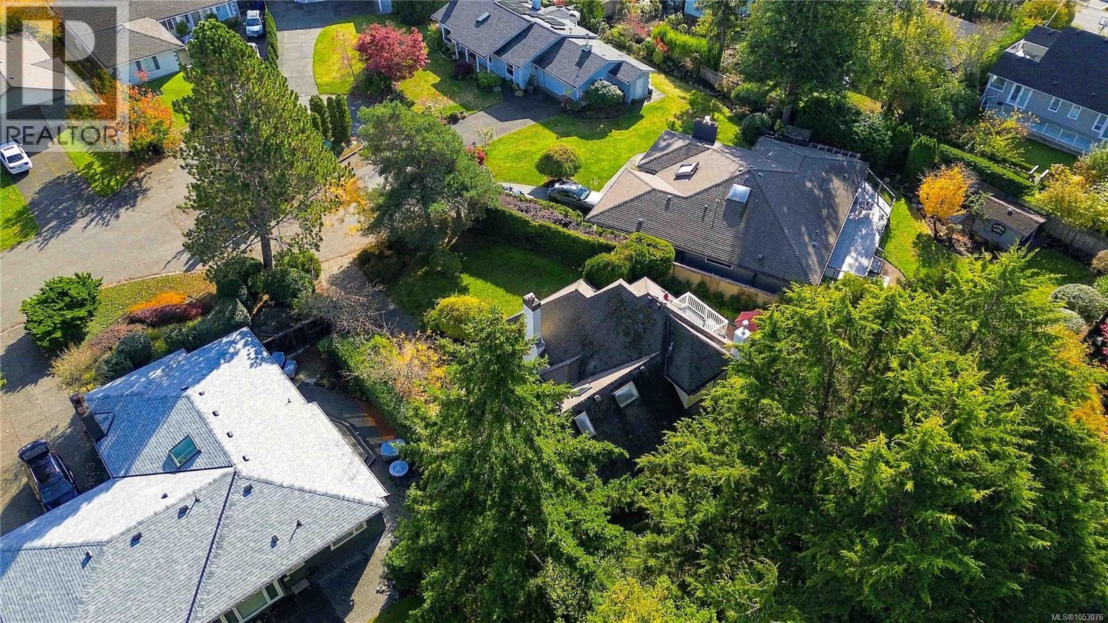  3818 Beachview Place, Saanich