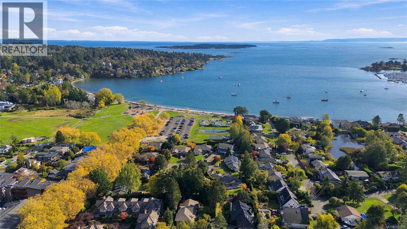  3818 Beachview Place, Saanich
