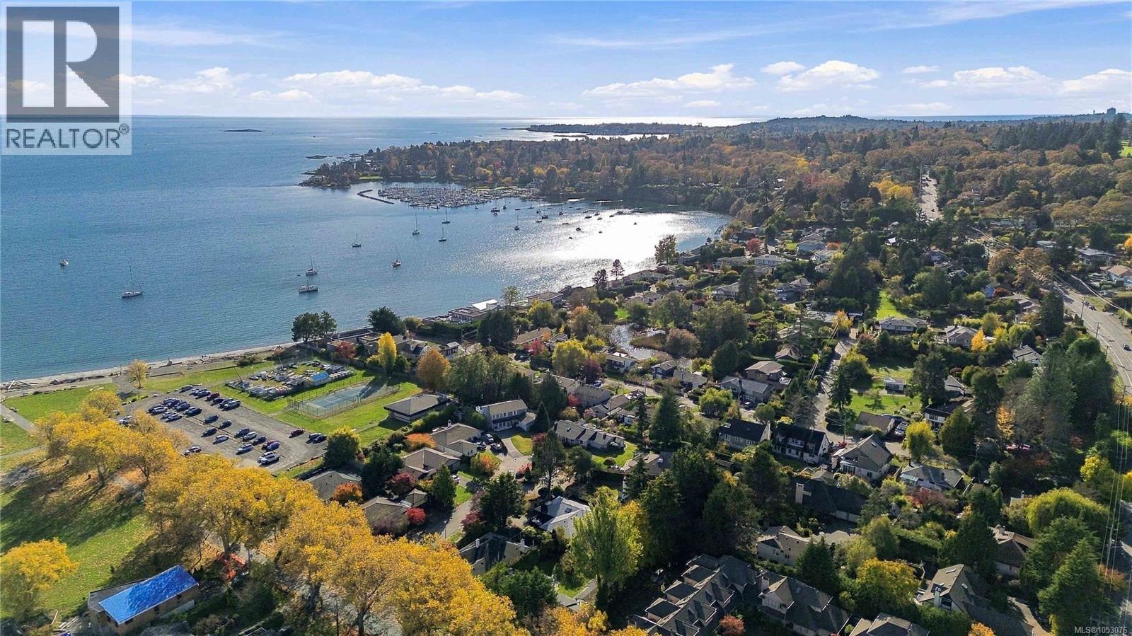  3818 Beachview Place, Saanich