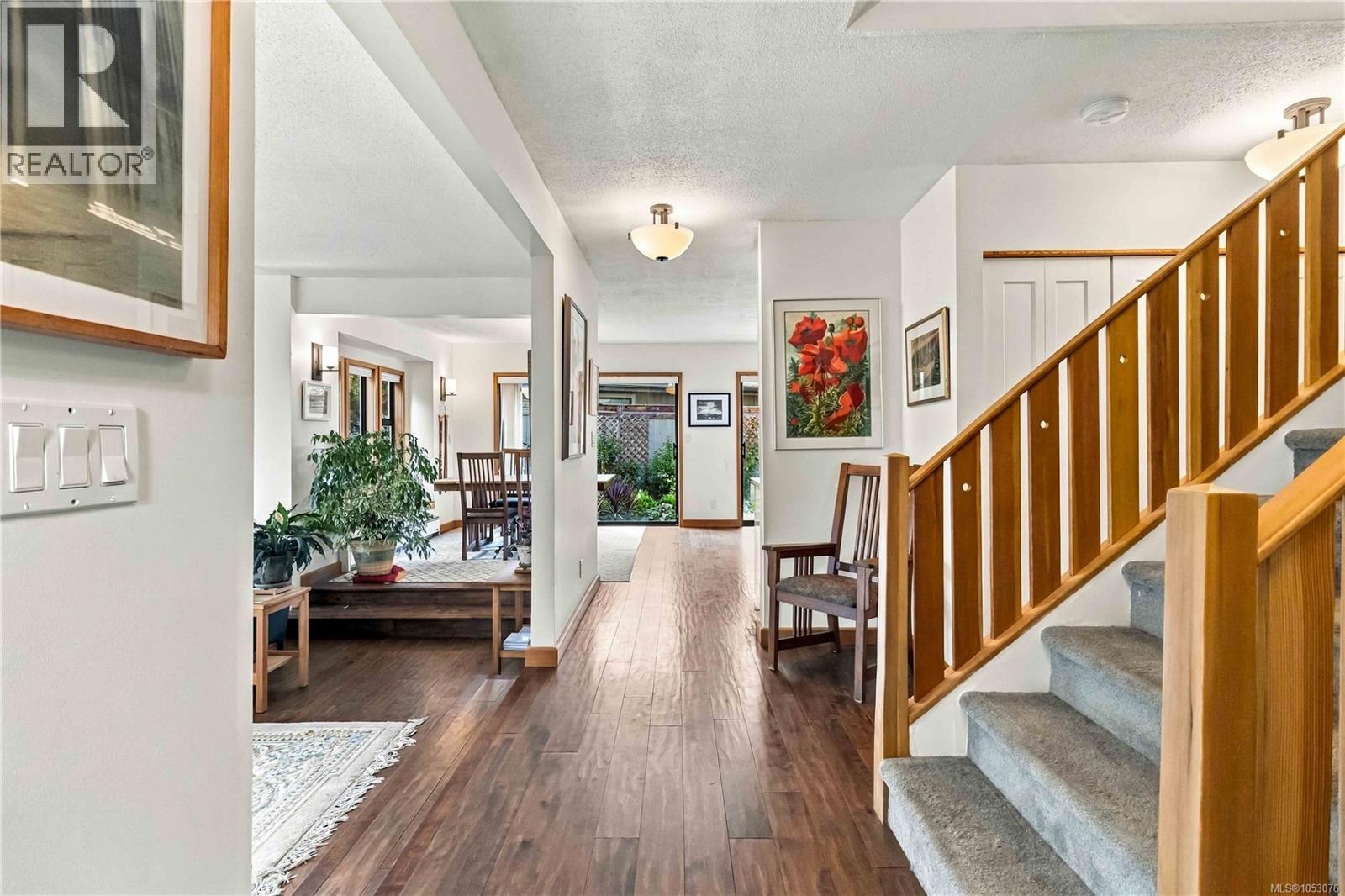  3818 Beachview Place, Saanich