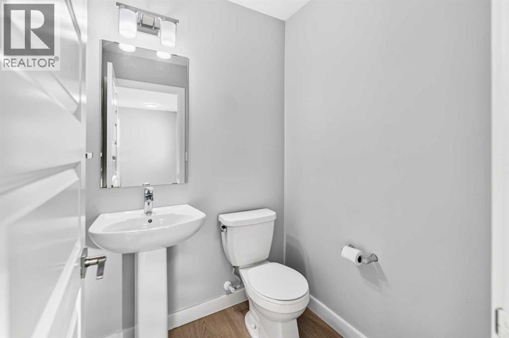 10 Travis Close, Red Deer — photo 10