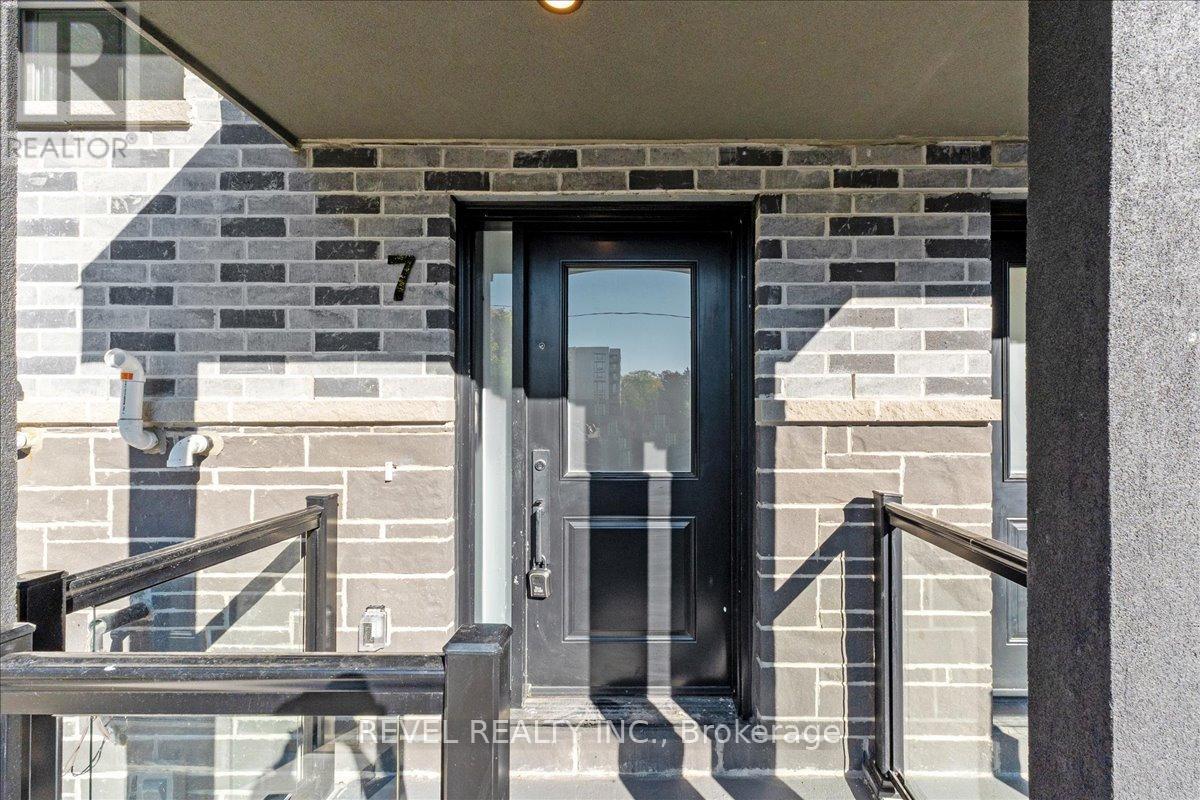 7- 200 Railway Engine House Way, Whitby, ON photo 3