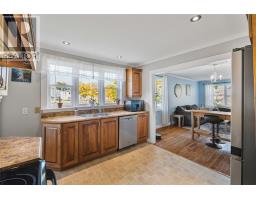 61 Bennett Avenue thumbnail 4