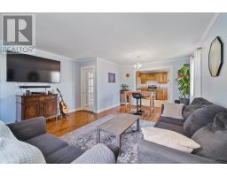 61 Bennett Avenue thumbnail 8
