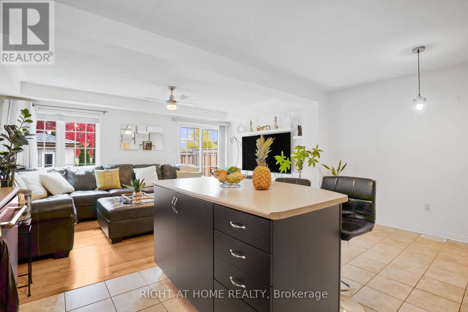 33 Russel Drive, Bradford West Gwillimbury photo 10