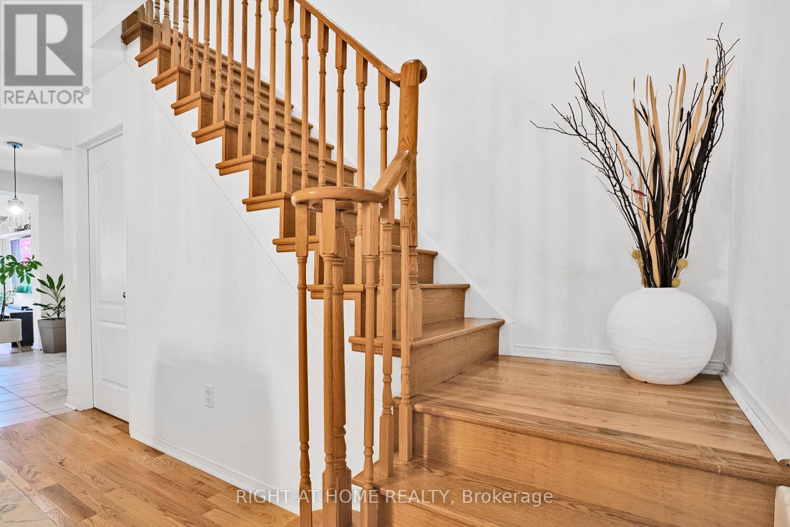 33 Russel Drive, Bradford West Gwillimbury photo 15