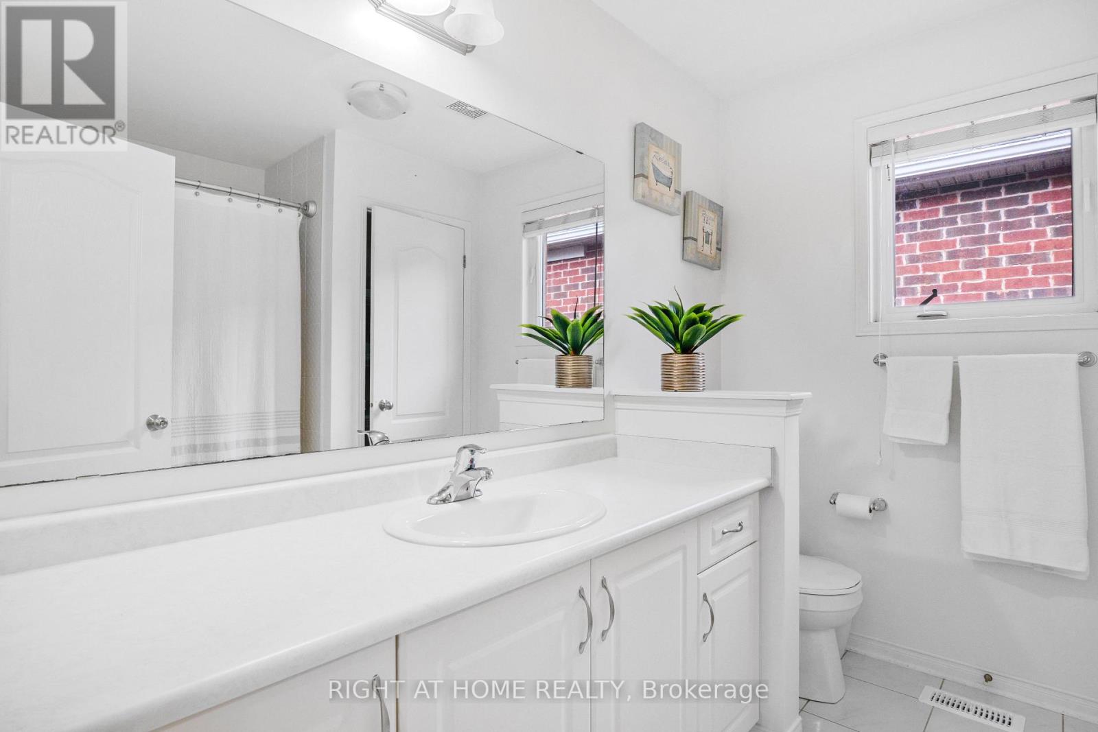 33 Russel Drive, Bradford West Gwillimbury photo 19