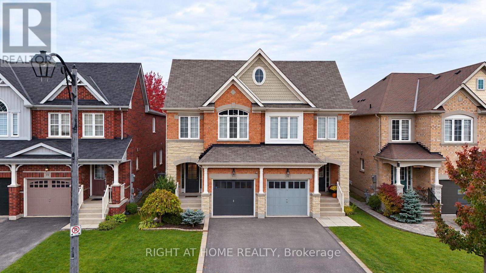 33 Russel Drive, Bradford West Gwillimbury photo 2