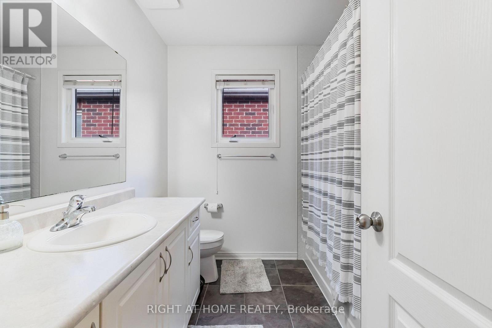 33 Russel Drive, Bradford West Gwillimbury photo 25