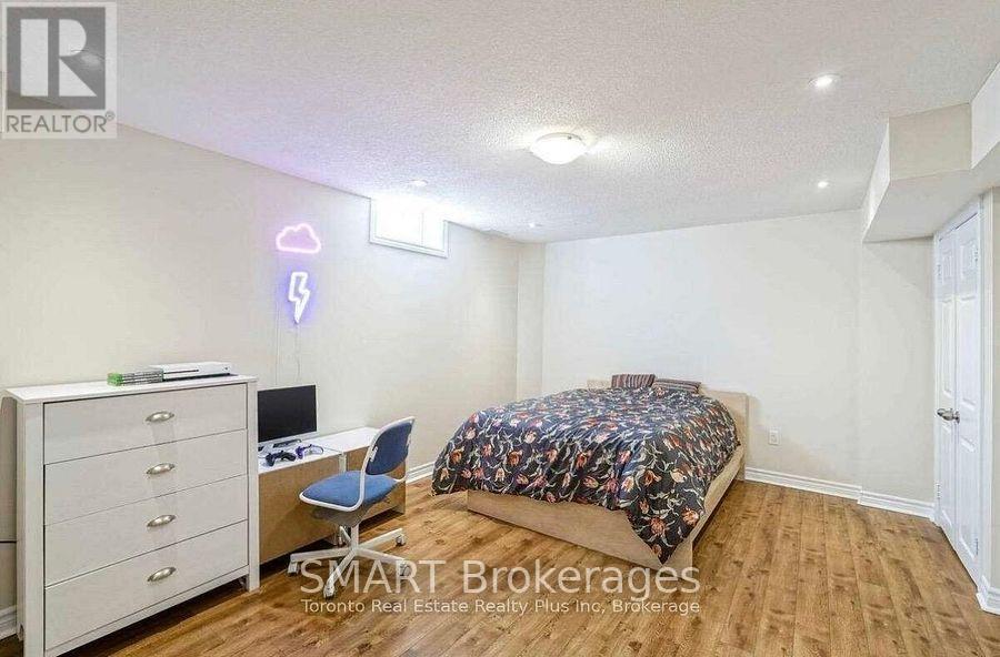 Photo of 42 Crystalview Crescent