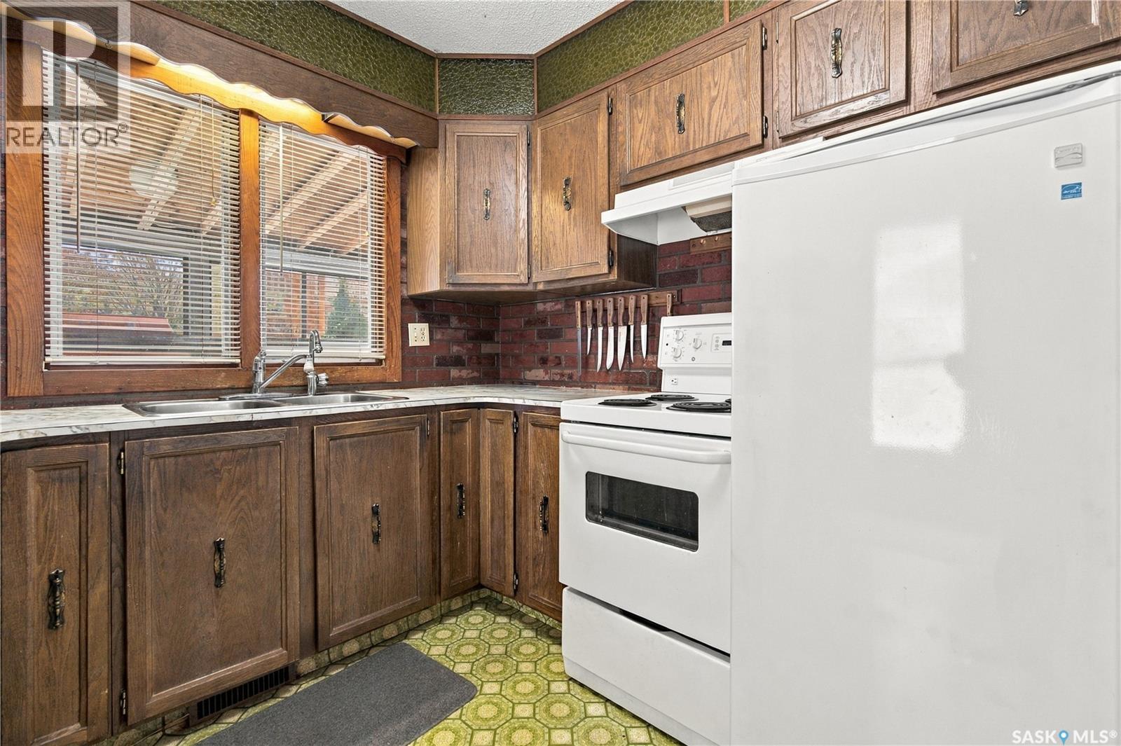 145 4th STREET, Pilot Butte — photo 12