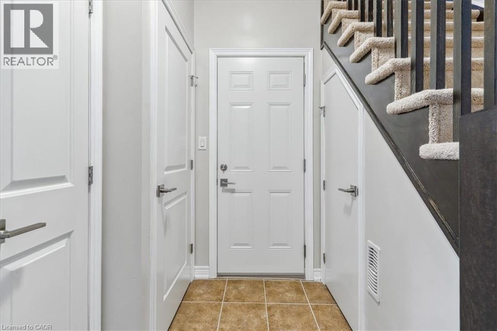209 WESTBANK Trail, Stoney Creek — photo 8