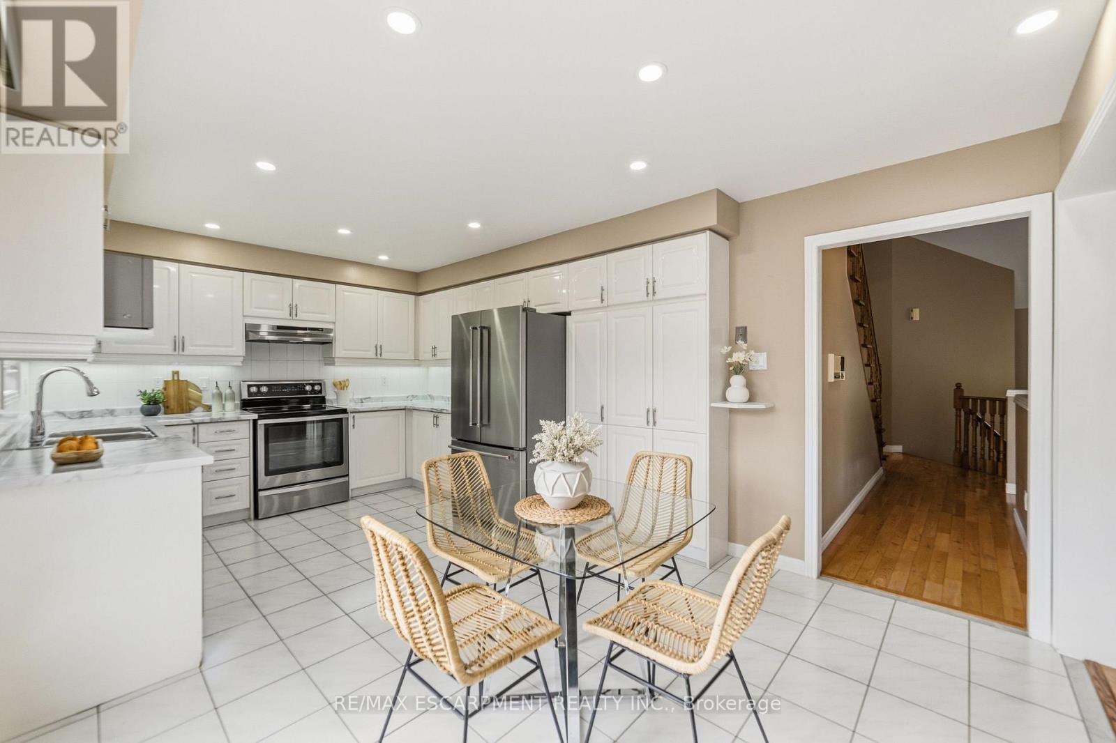 40 BROOKHURST CRESCENT - 10
