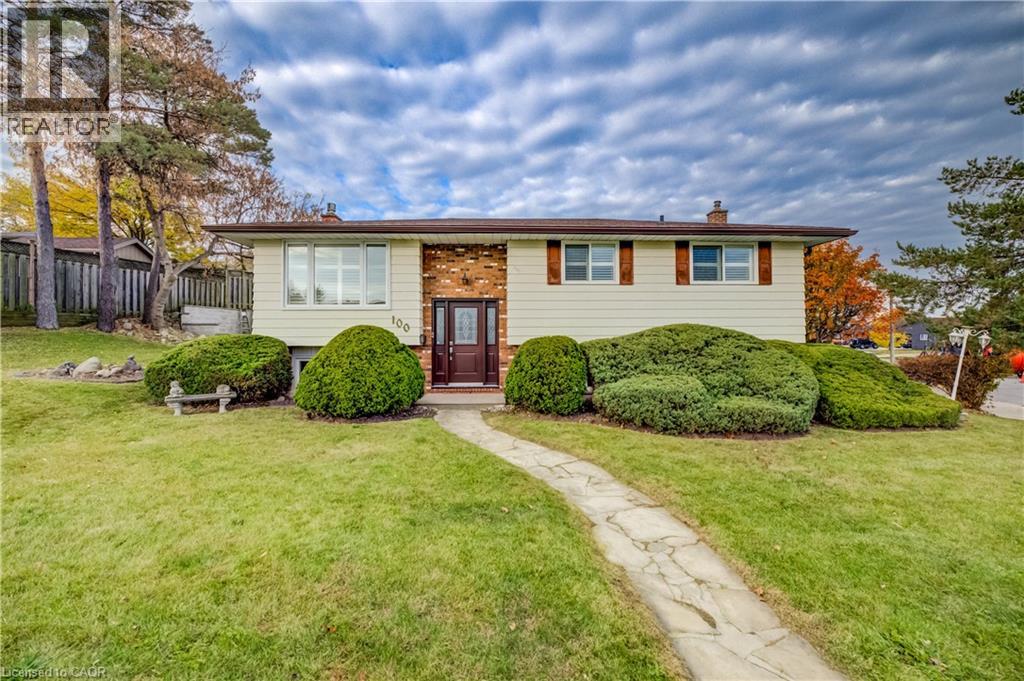 100 Moffat Drive, photo 1 of 30