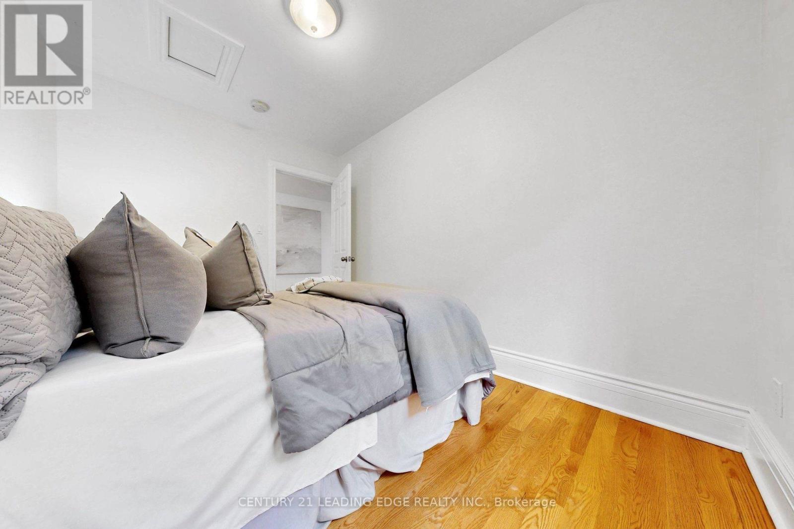 131 LINDSEY AVENUE - 26