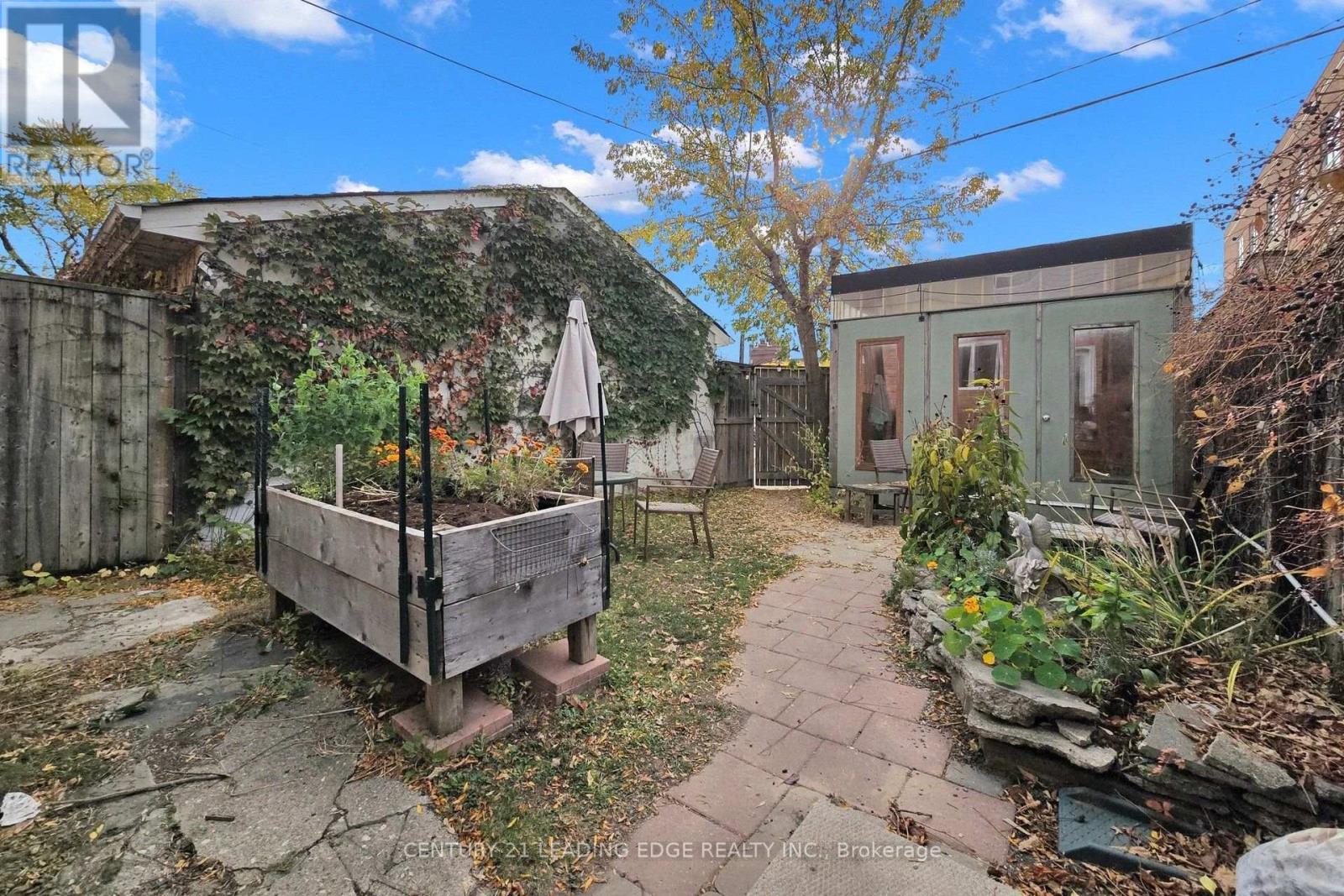131 LINDSEY AVENUE - 37