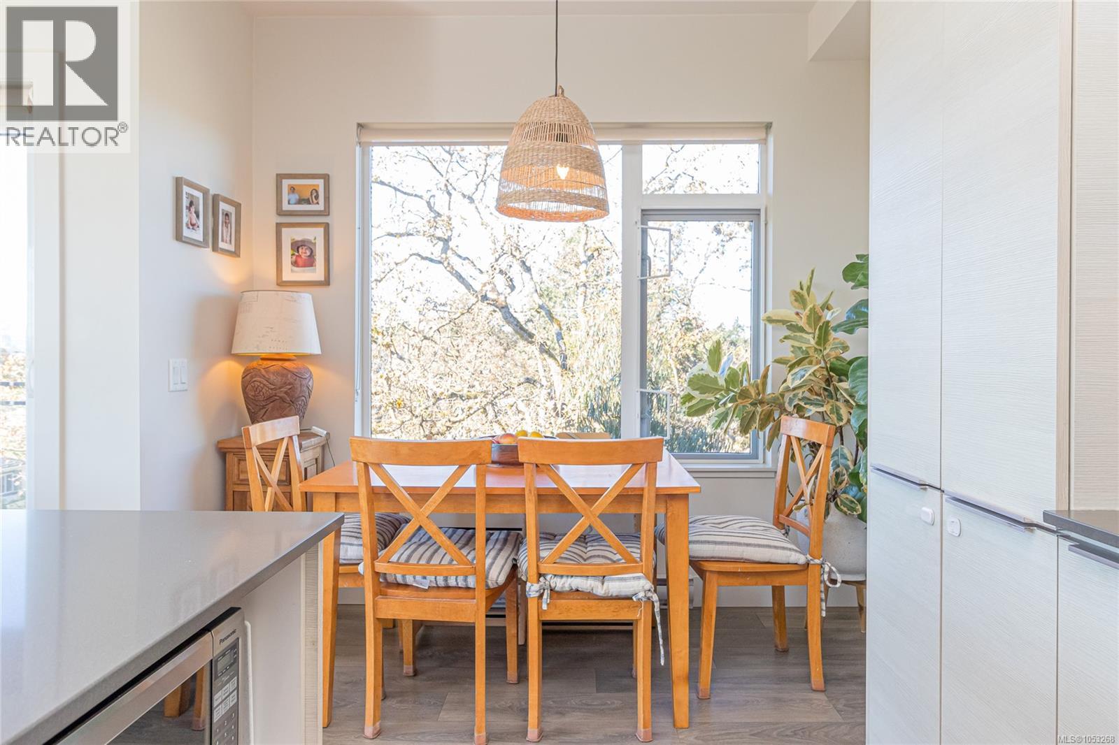403 3815 Rowland Avenue, Saanich