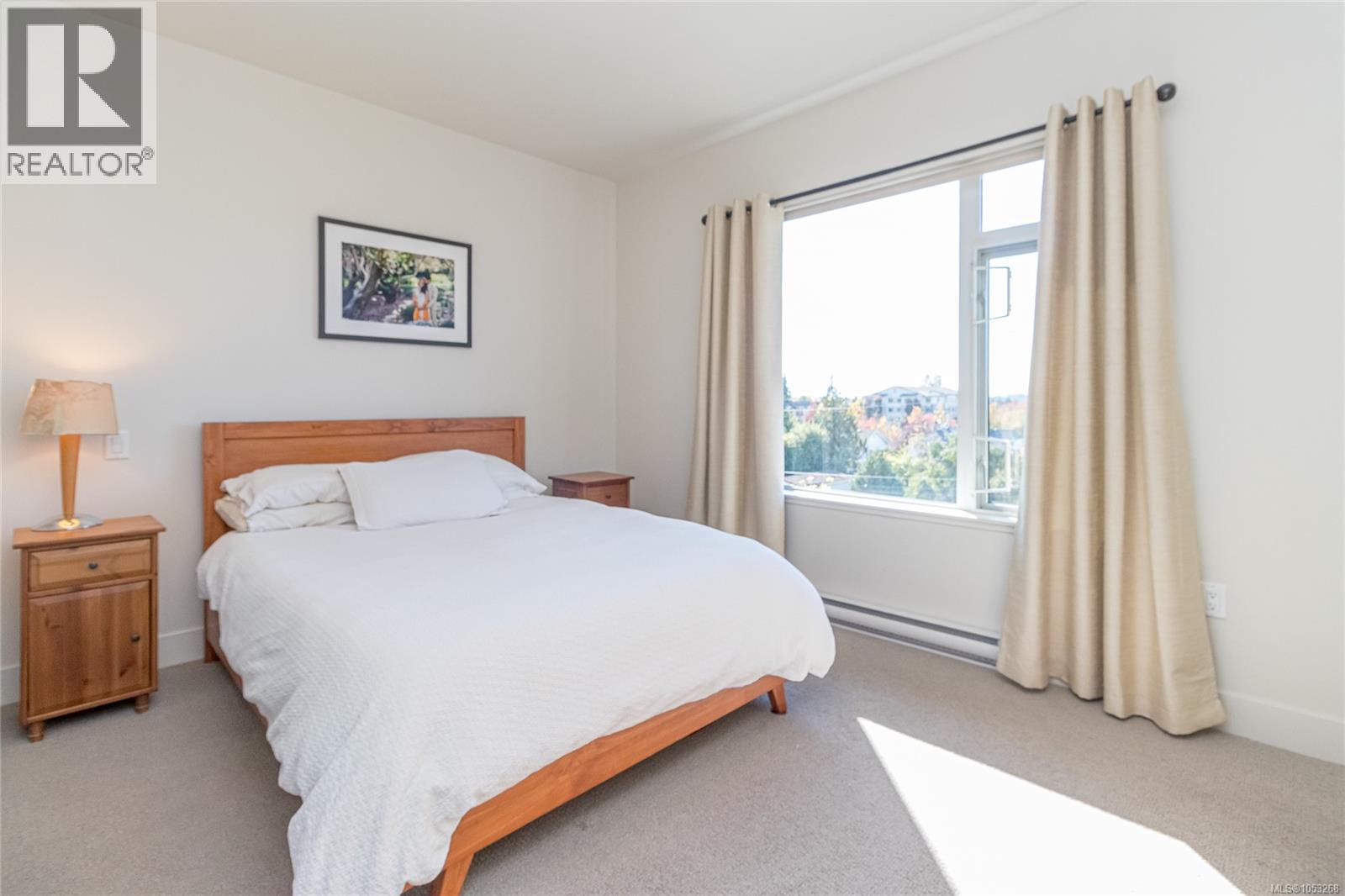 403 3815 Rowland Avenue, Saanich