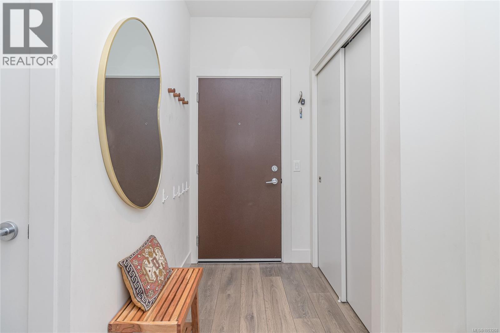 403 3815 Rowland Avenue, Saanich