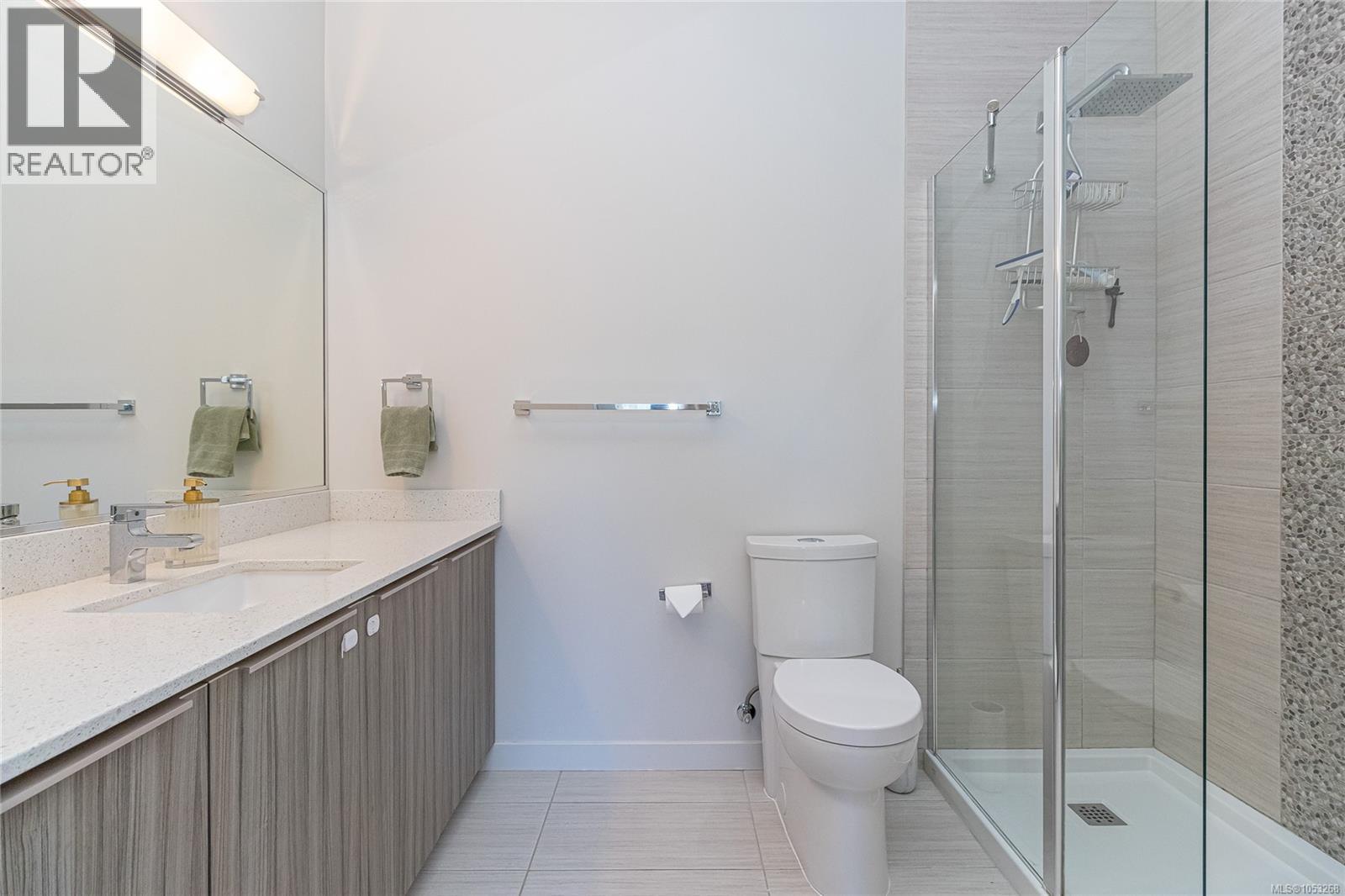 403 3815 Rowland Avenue, Saanich
