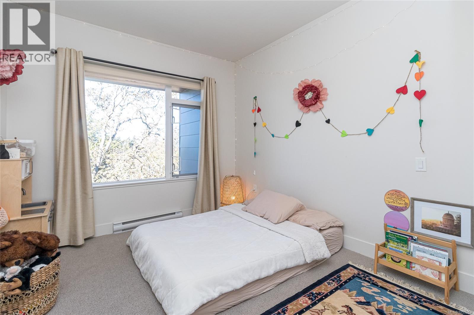 403 3815 Rowland Avenue, Saanich