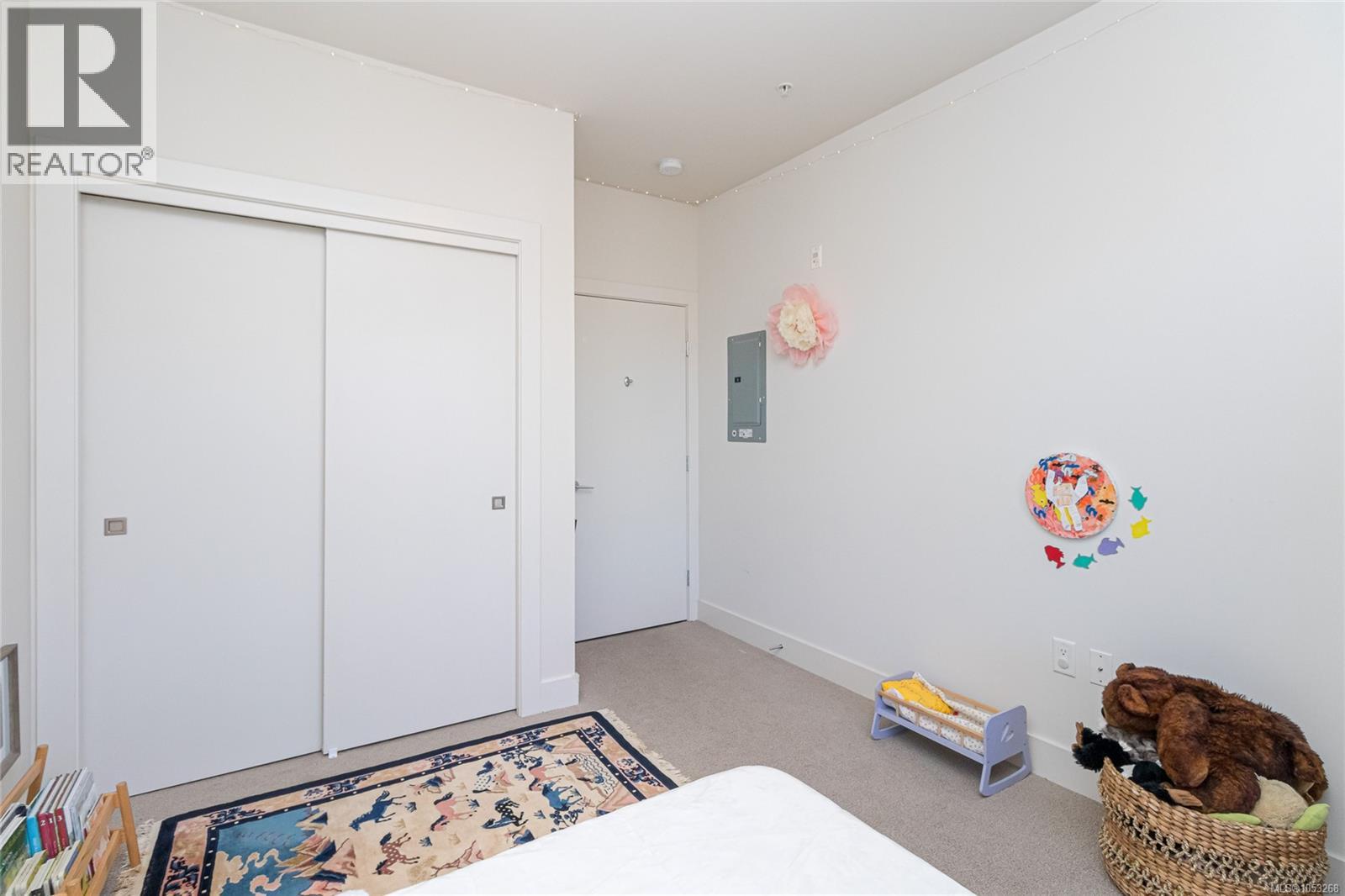 403 3815 Rowland Avenue, Saanich