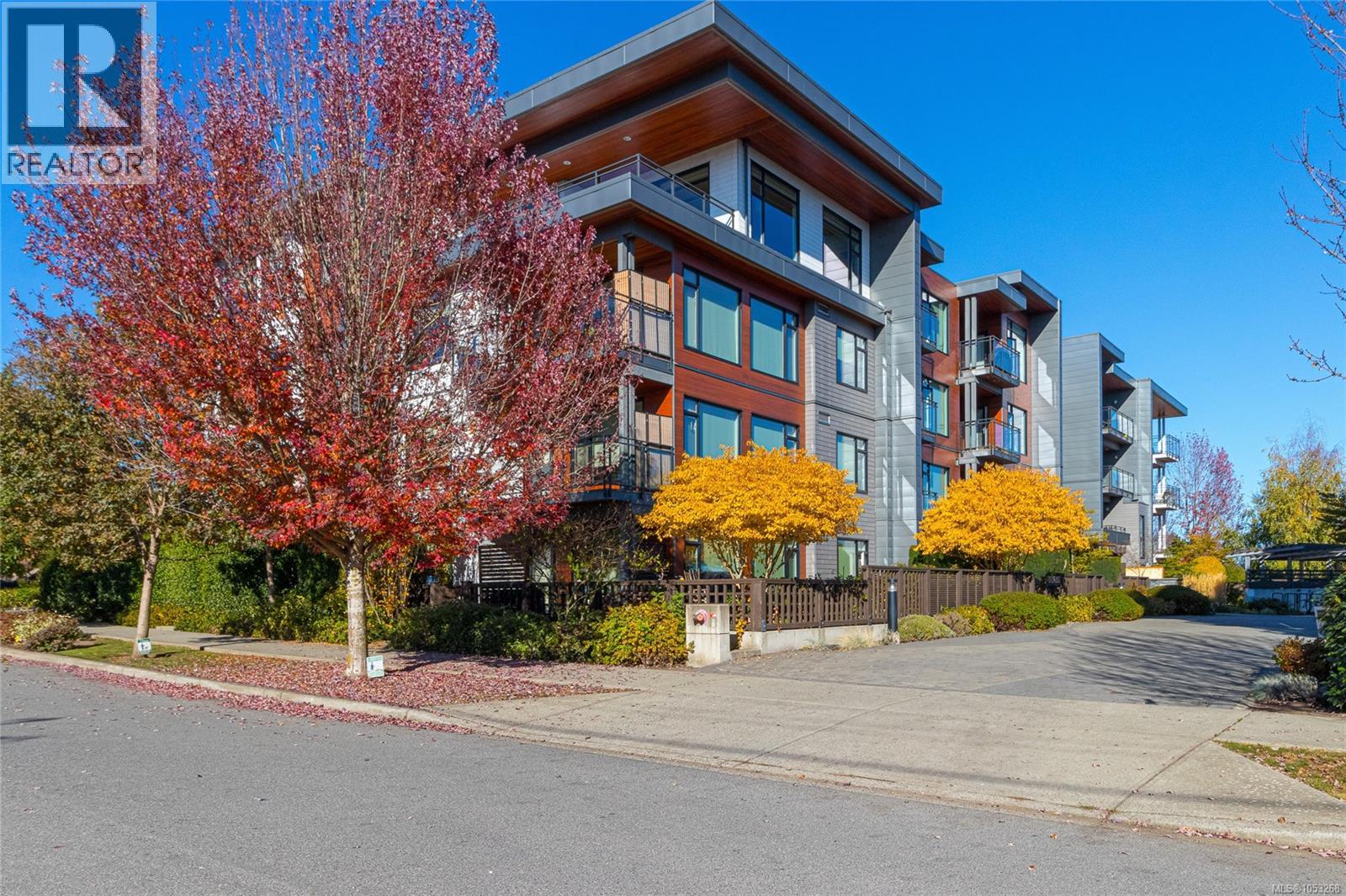 403 3815 Rowland Avenue, Saanich