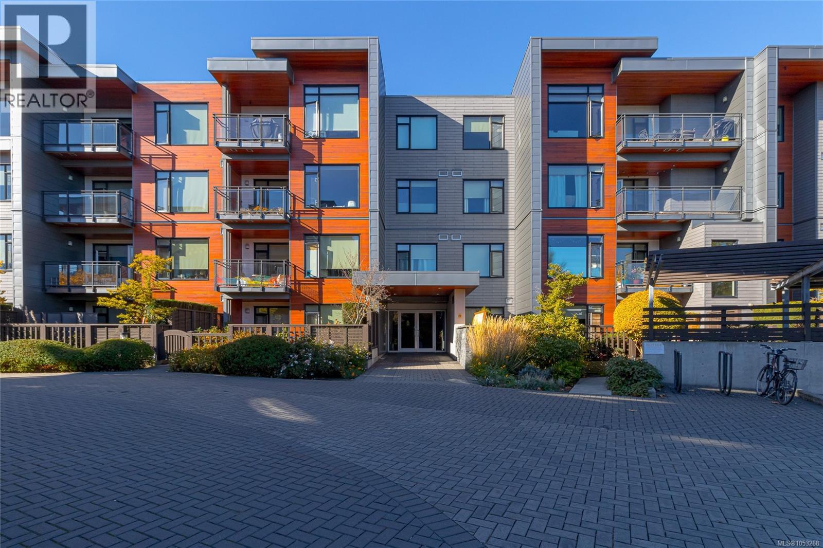 403 3815 Rowland Avenue, Saanich