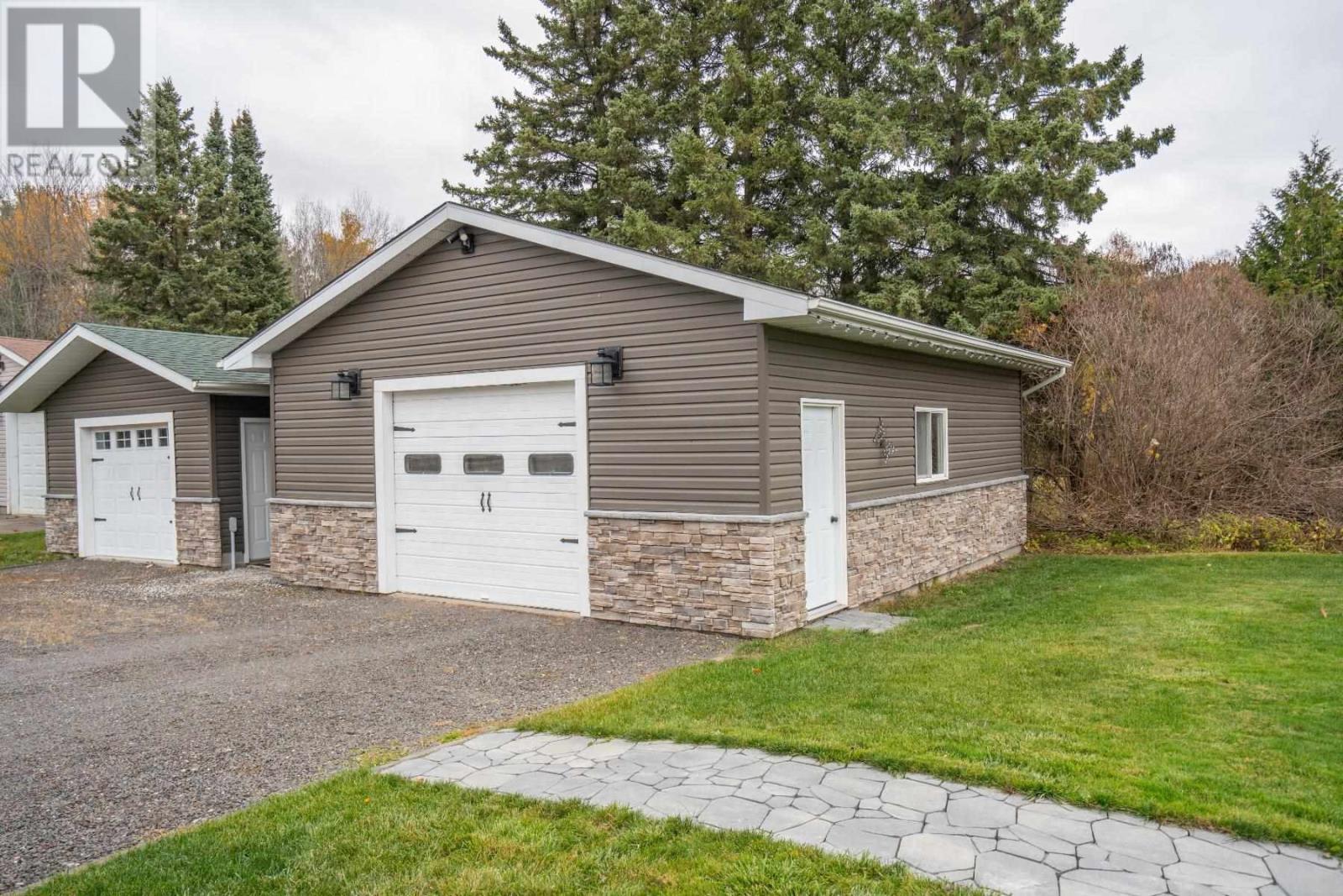448 Old Goulais Bay RD - 34