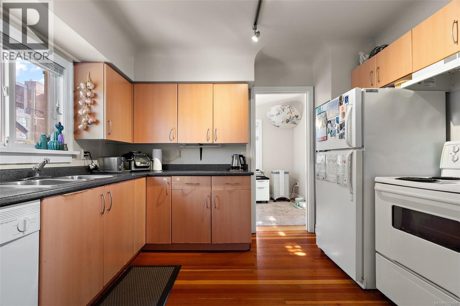 1230 Hillside Ave - 7