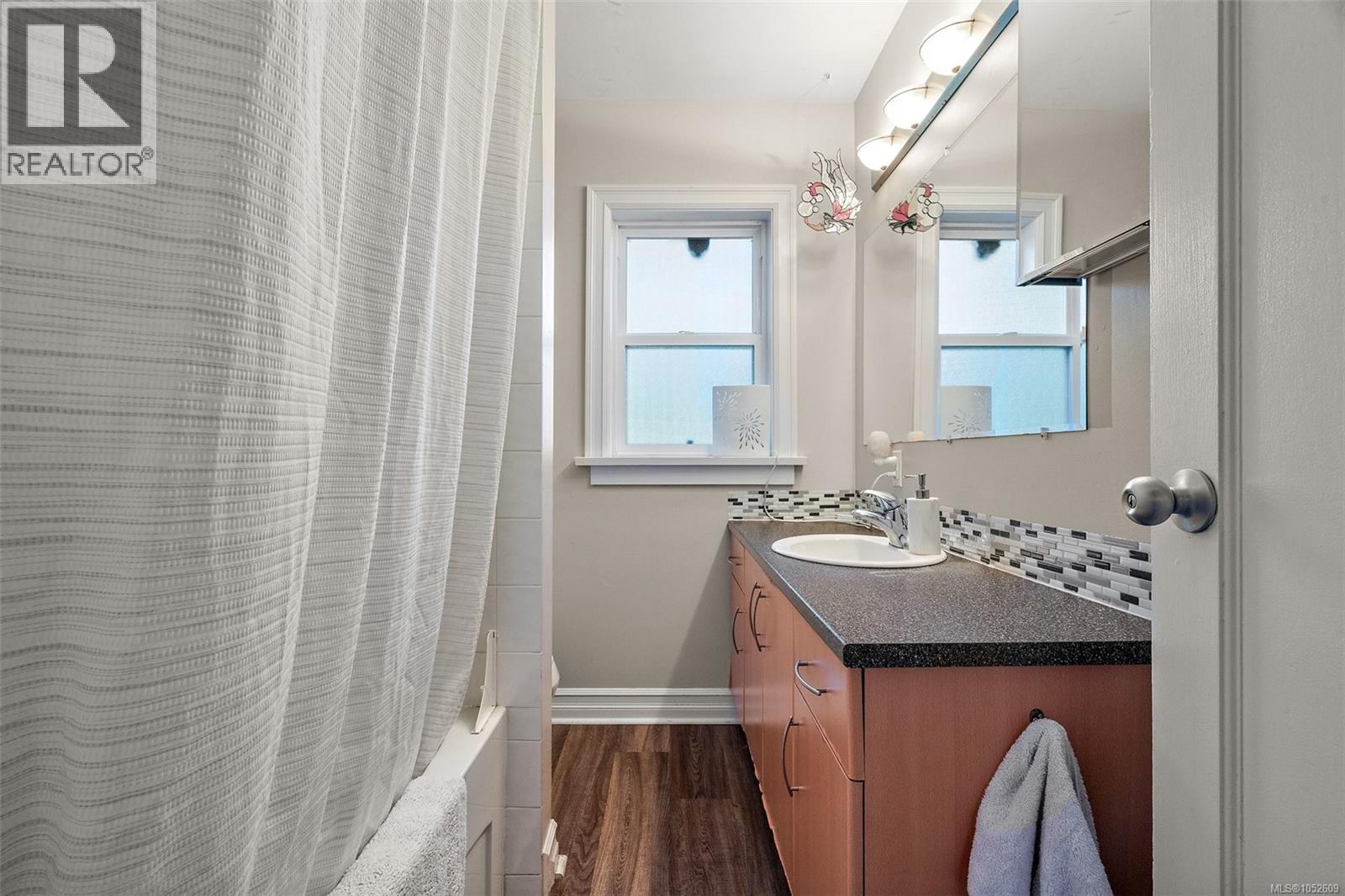 1230 Hillside Ave - 9