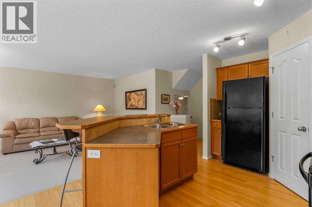303 Springborough Way SW, photo 7 of 40