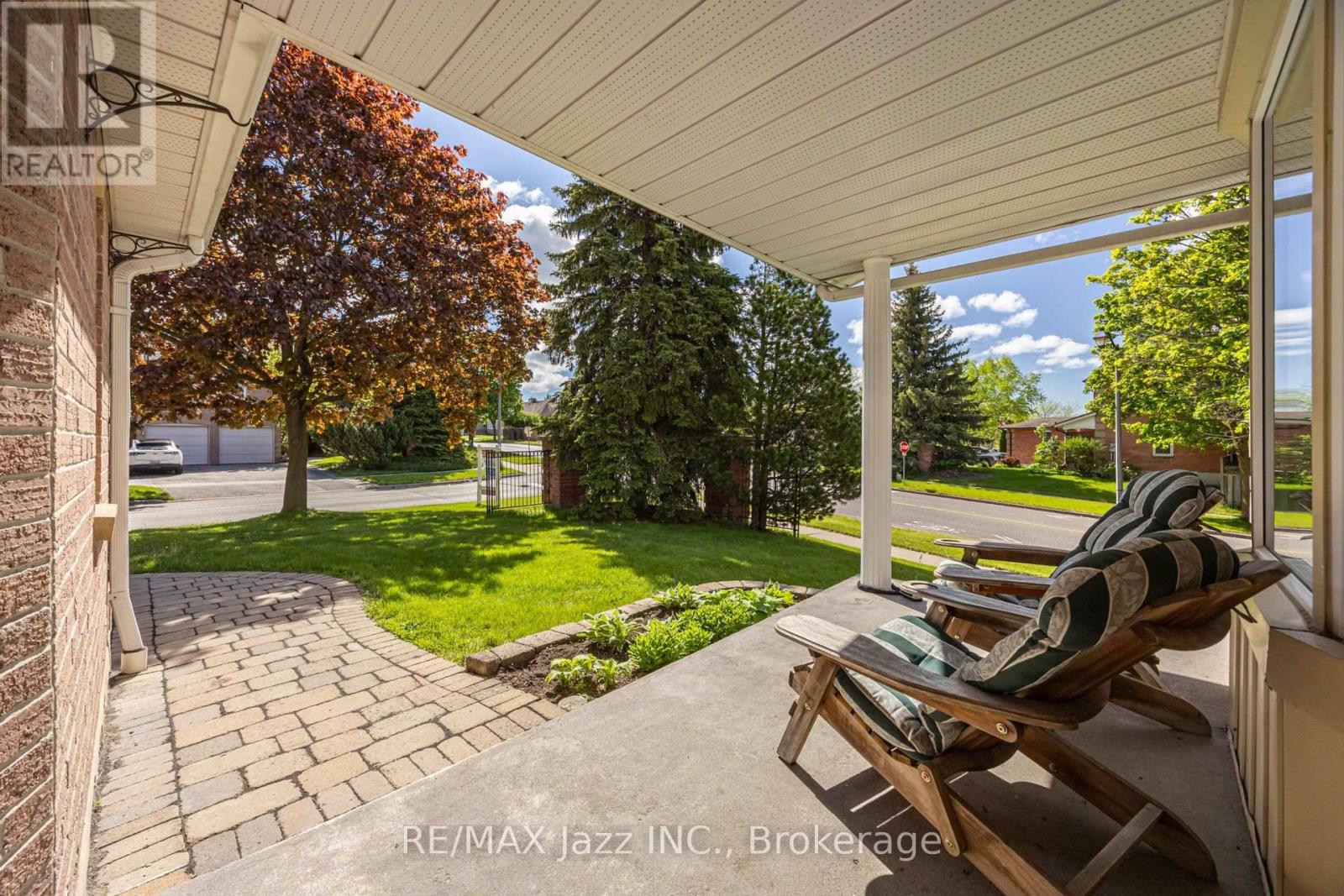 2 Coomer Crescent, Ajax, ON photo 4