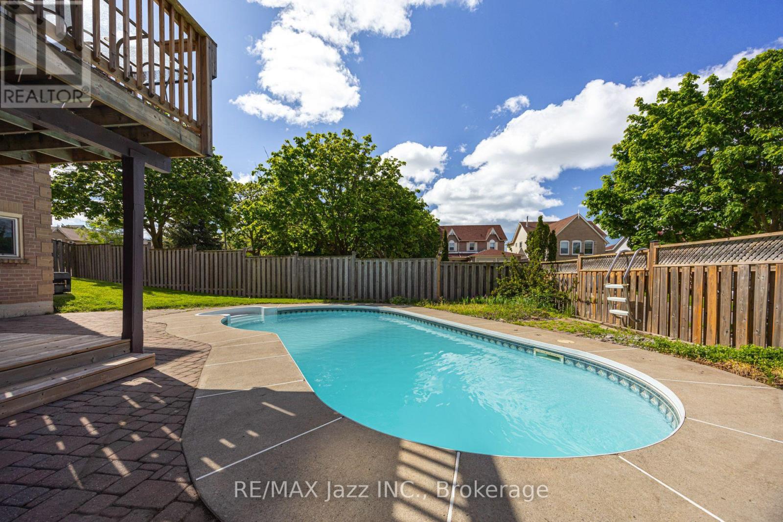 2 Coomer Crescent, Ajax, ON photo 7